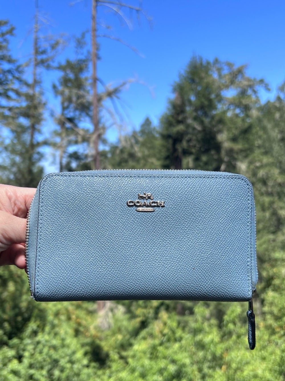 COACH Medium Blue Crossgrain Leather Zip-Around Wallet Silver Hardware AUTHENTIC